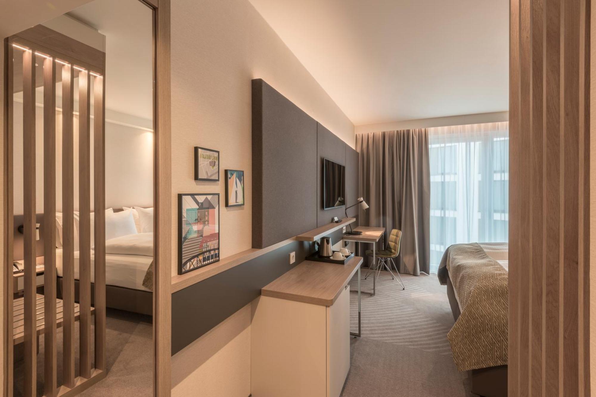 Standard Queen Room